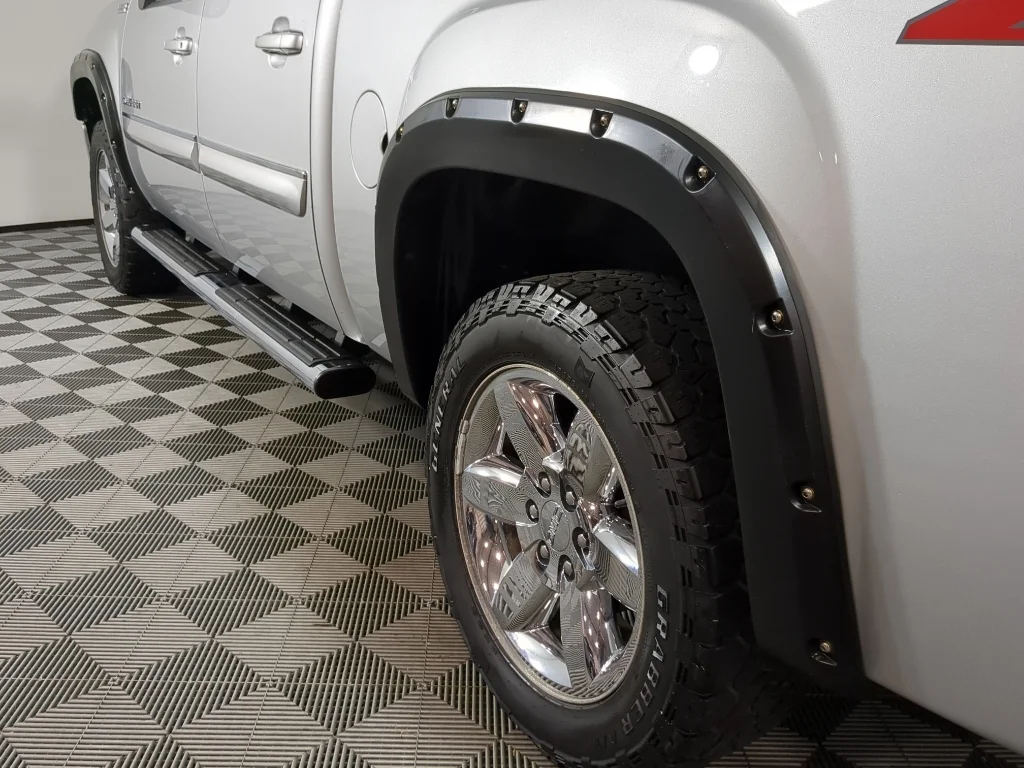 Used 2013 White GMC SLT image 5