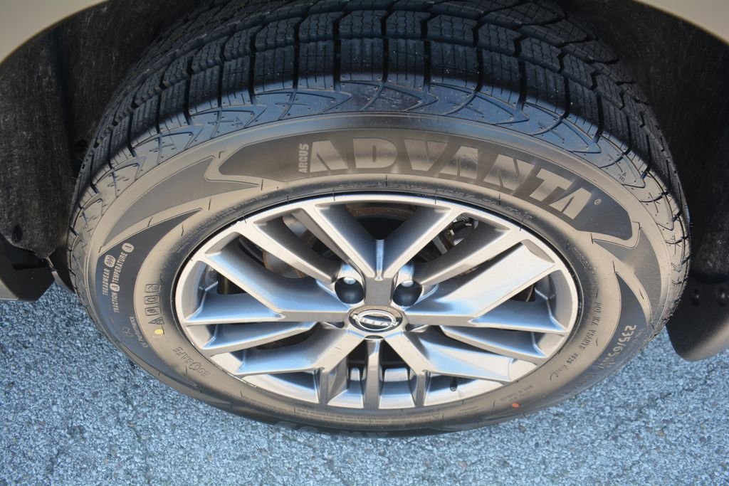 Used 2023 Blue Nissan S image 22