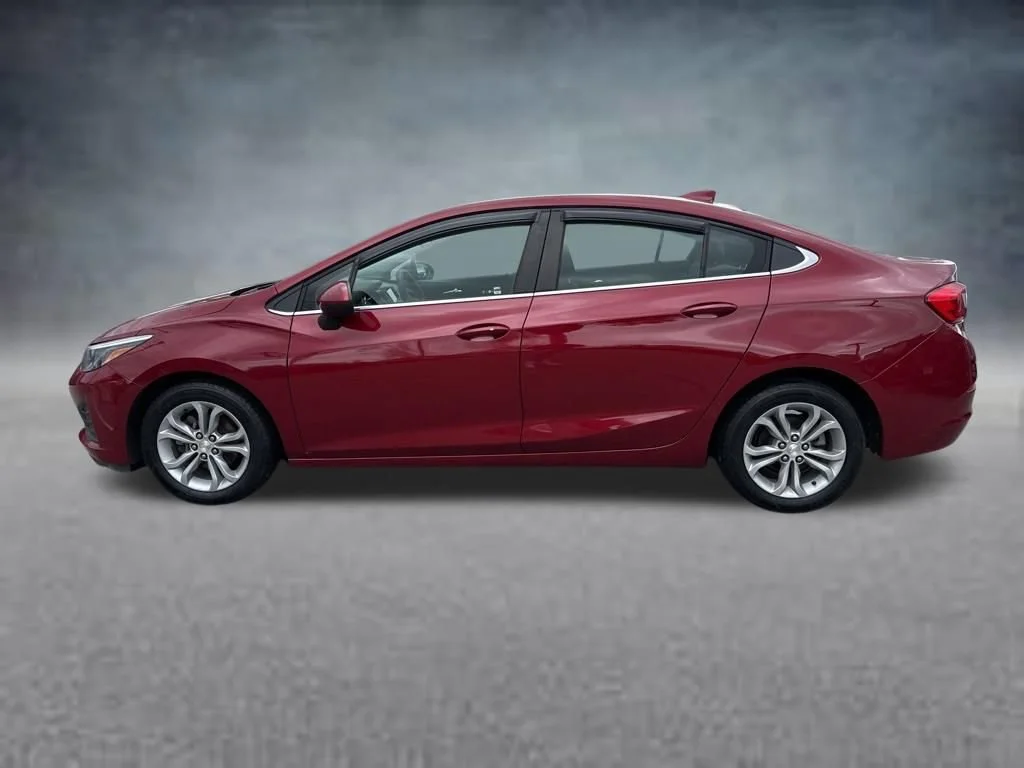 Used 2019 CAJUN RED TINTCOAT Chevrolet LT image 2