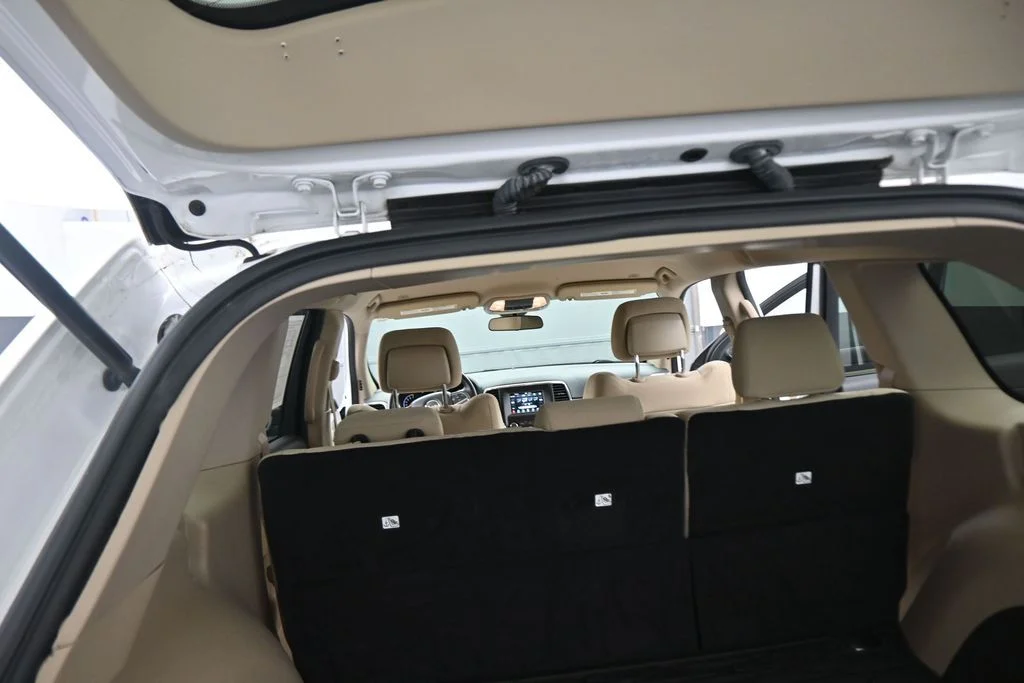 Used 2019 White Jeep Laredo E image 43