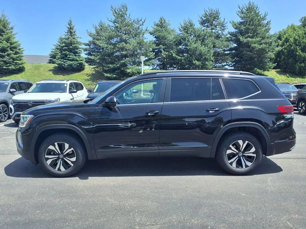 New 2026 Deep Black Pearl Volkswagen 2.0T SE image 3