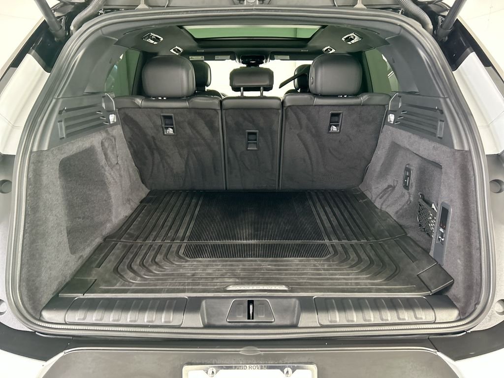 Used 2026 Fuji White Land Rover SE image 27