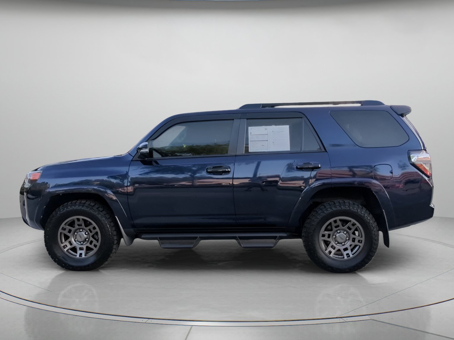 Used 2020 Nautical Blue Metallic Toyota Venture image 17