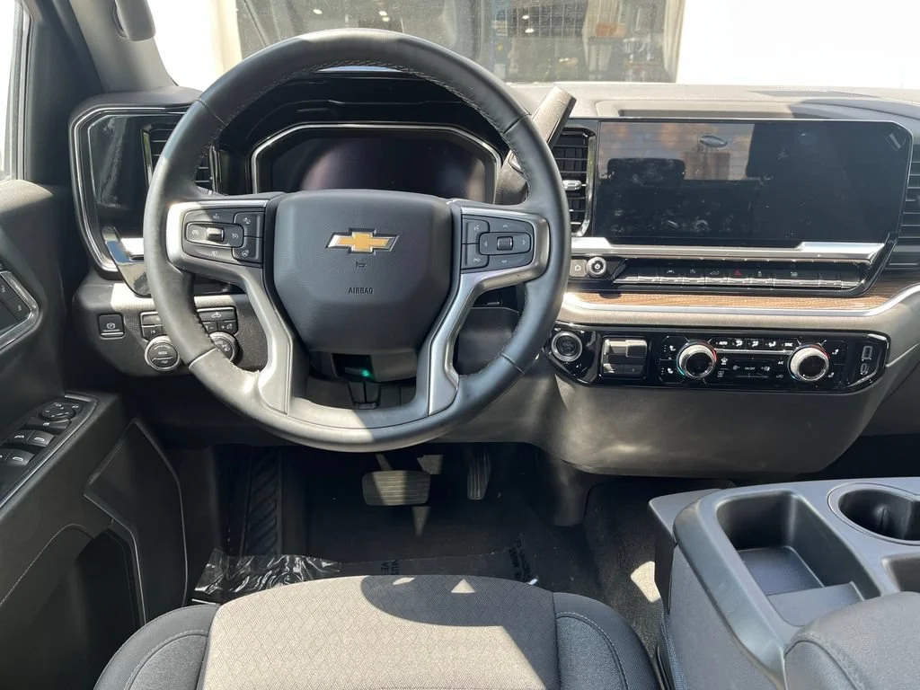 New 2025 Summit White Chevrolet LT (2FL) image 12