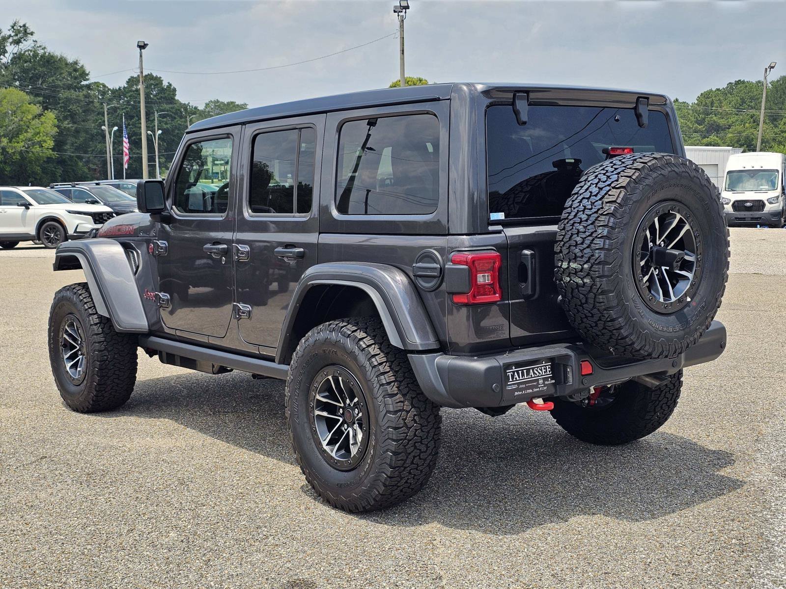 New 2026 Granite Crystal Metallic Clear-Coat Exterior Paint Jeep Rubicon X image 14