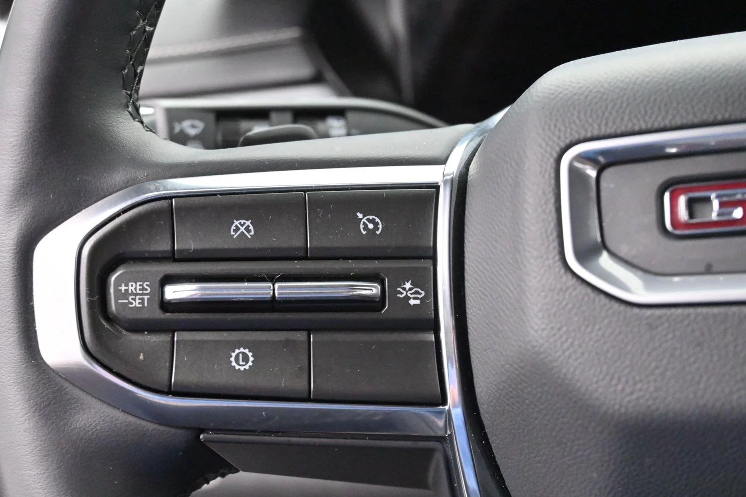 Used 2026 Summit White GMC Elevation image 20