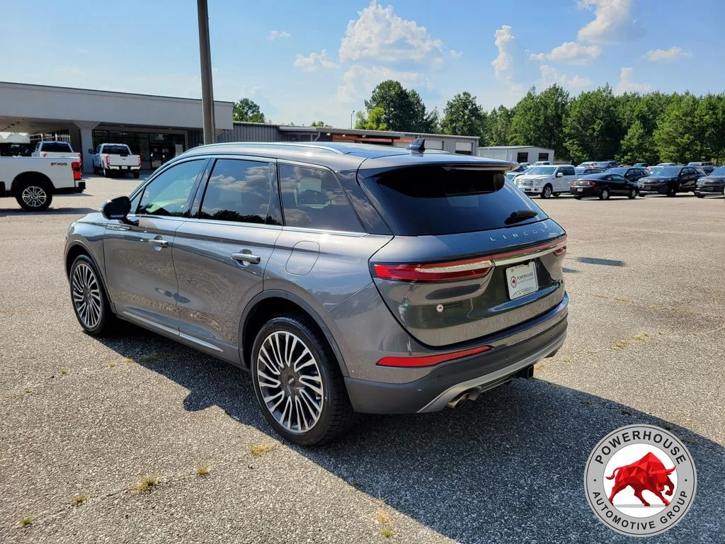 Used 2021 Gray Lincoln Reserve image 4