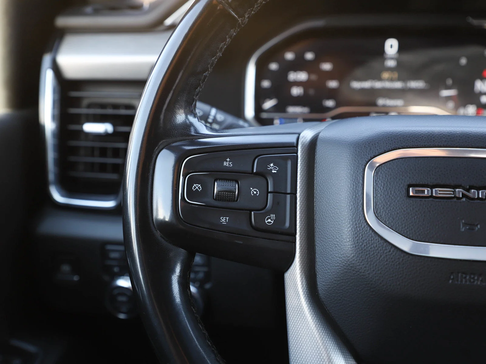 Used 2024 Onyx Black GMC Denali image 25