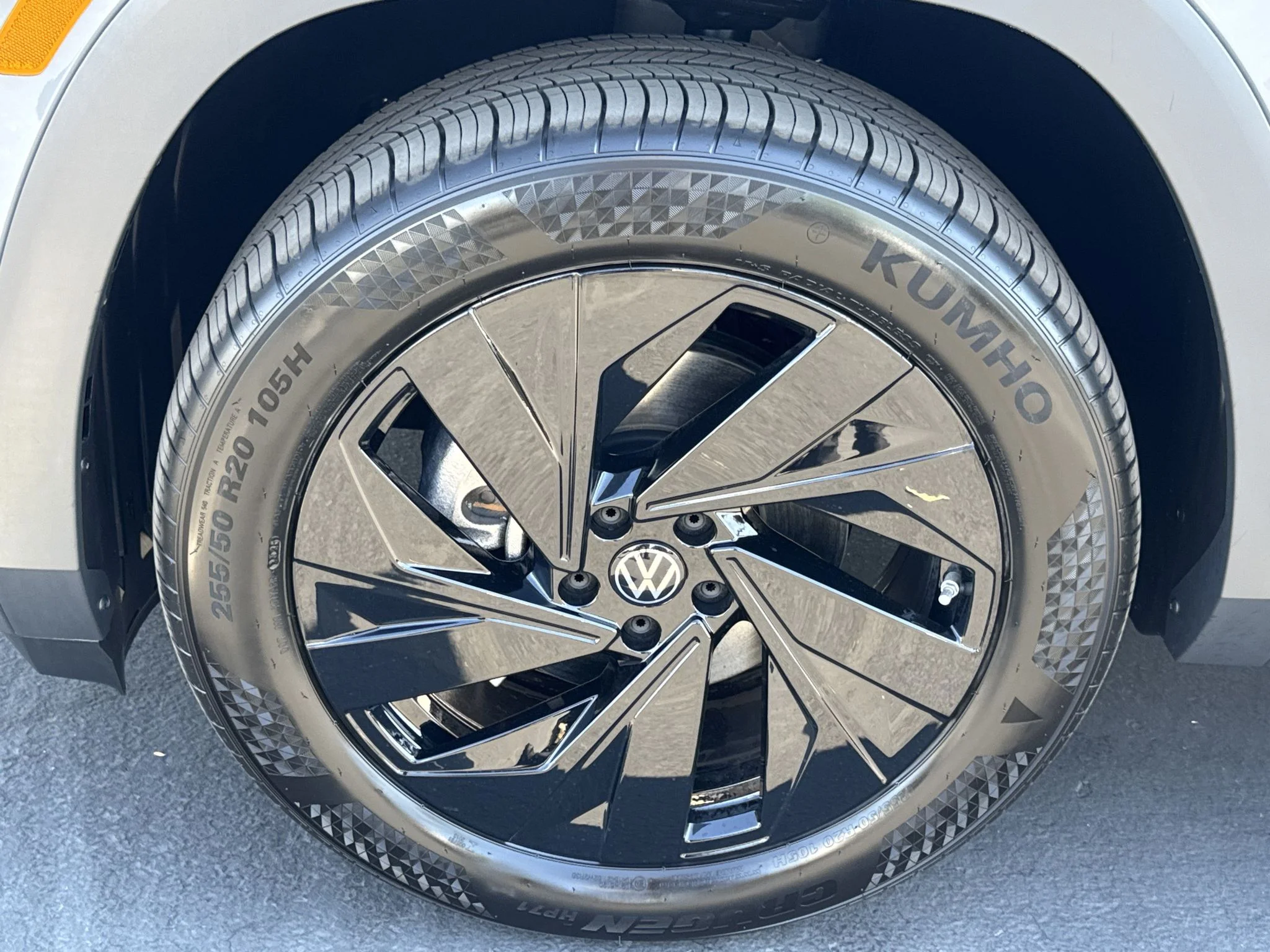 New 2027 Pure Gray Volkswagen SE w/Technology image 10