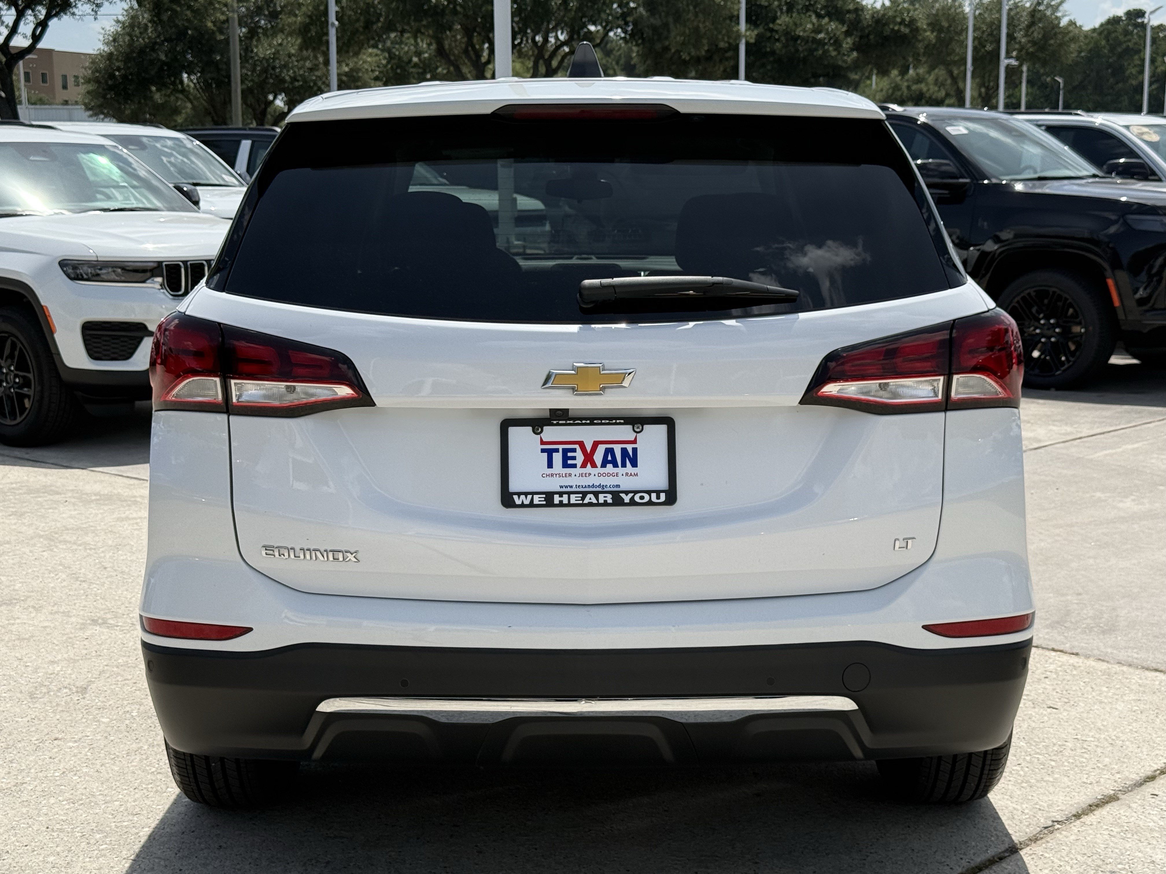 Used 2024 Summit White Chevrolet LT image 5