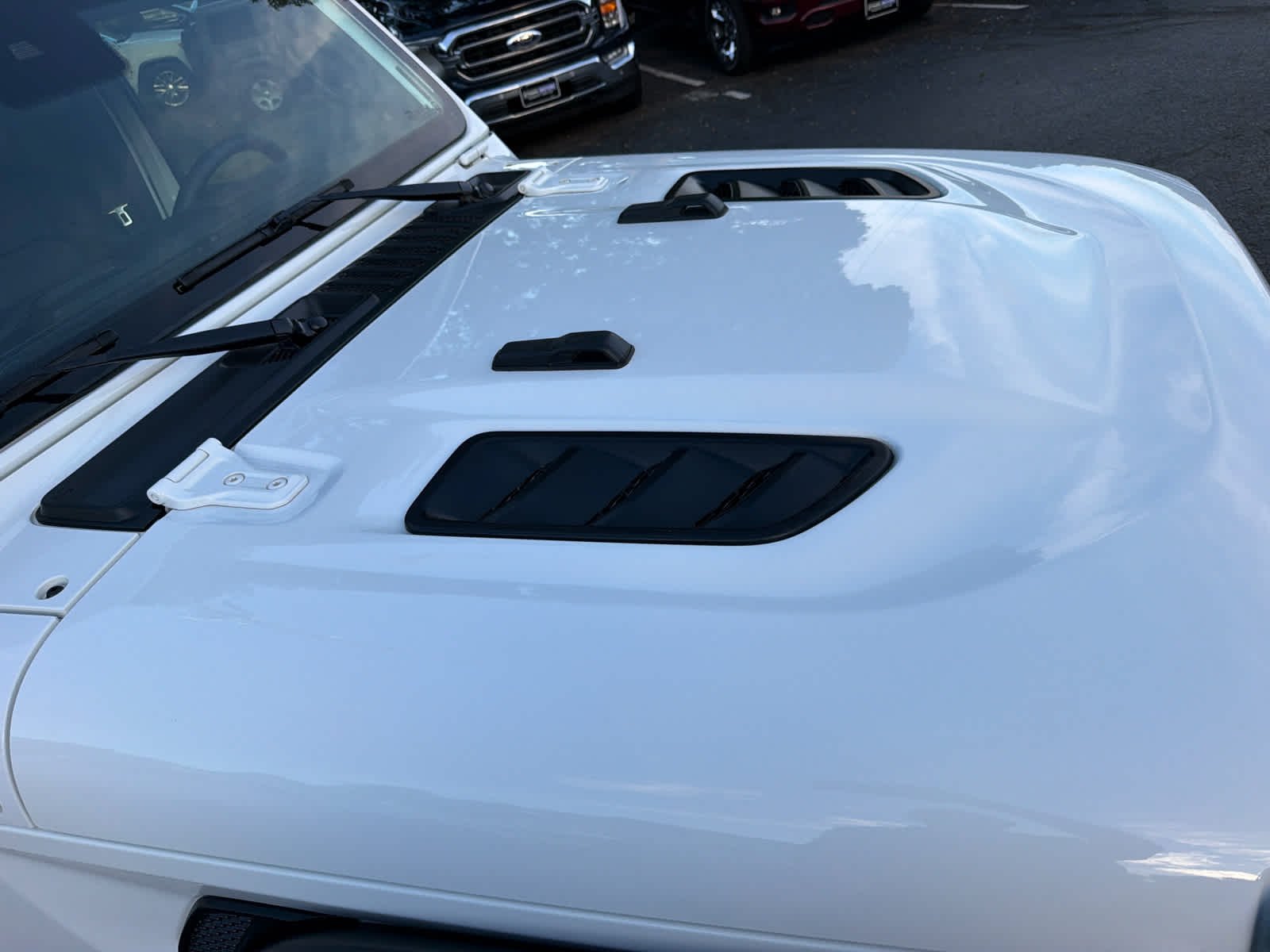 Used 2024 Bright White Clearcoat Jeep Rubicon image 25