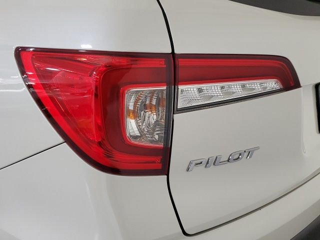 Used 2019 White Honda Touring image 32