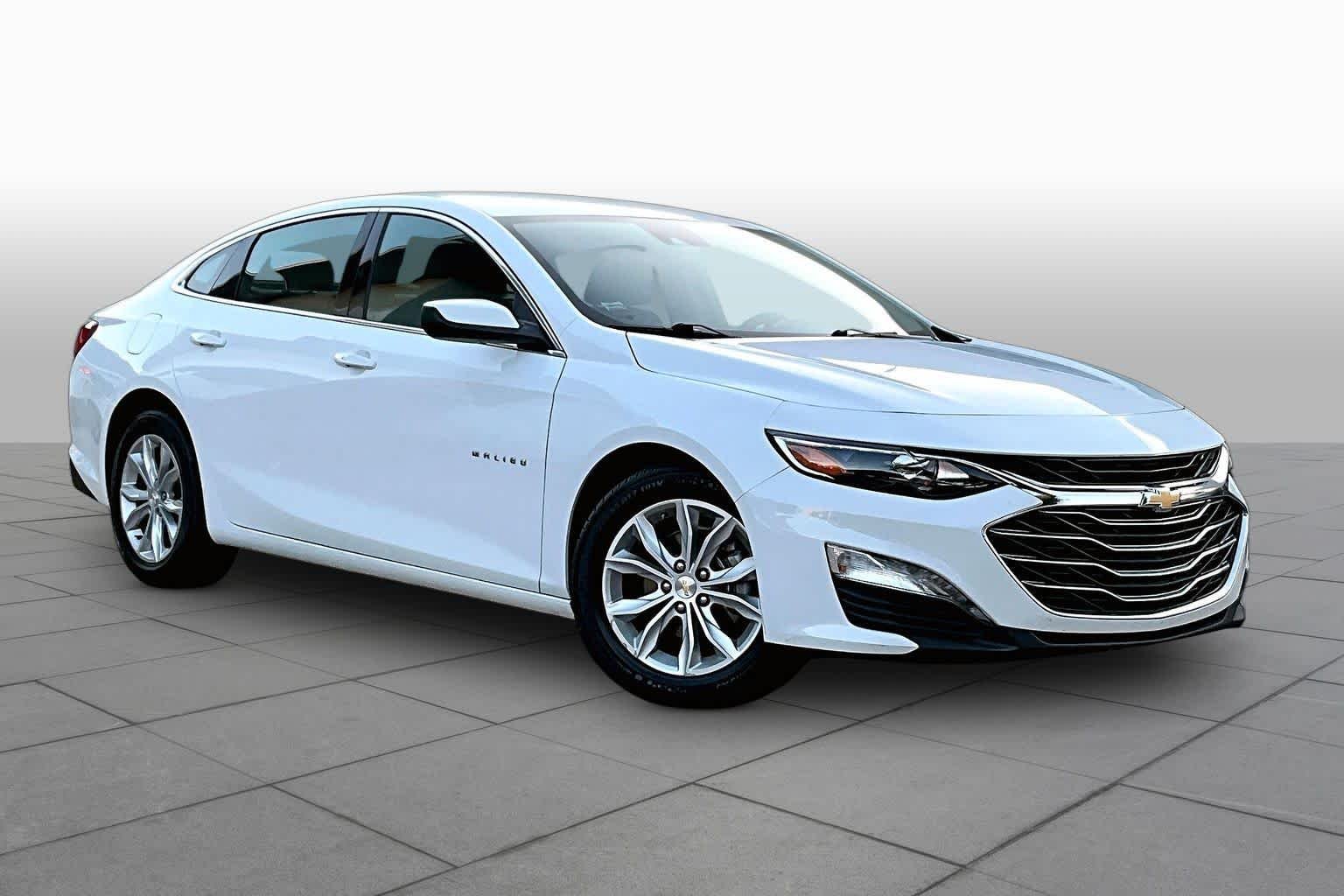 Used 2024 Summit White Chevrolet LT image 3