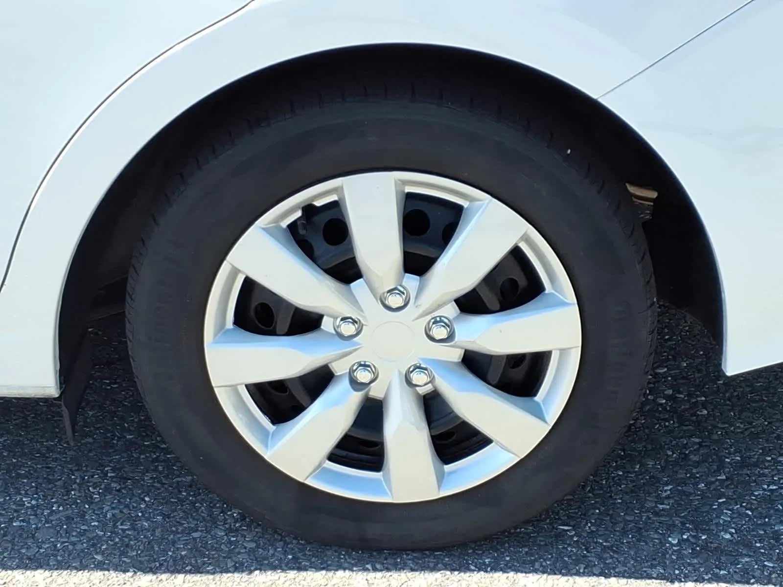 Used 2019 Crystal White Pearl Subaru  image 9