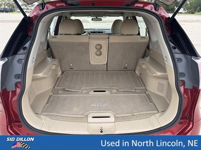 Used 2015 Cayenne Red Nissan S image 11
