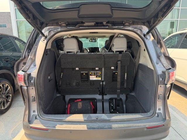 Used 2021 Silver Toyota XLE image 4