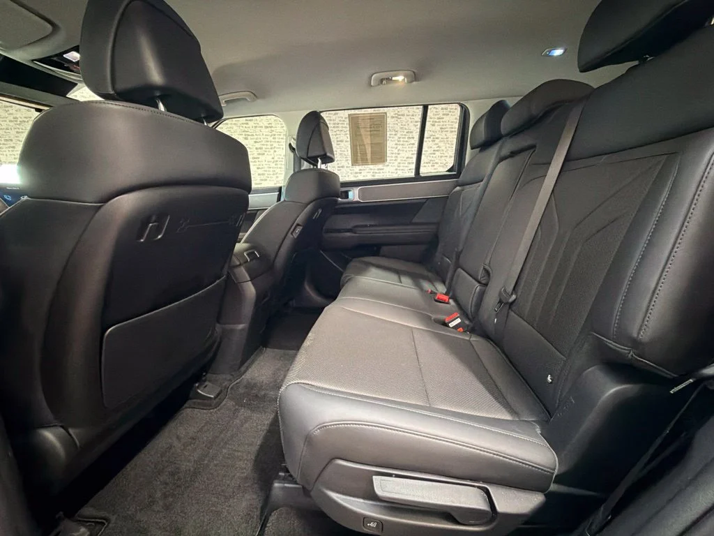 Used 2025 Serenity White Hyundai SEL image 16
