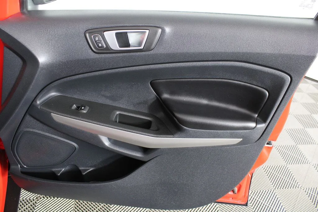 Used 2019 Race Red Ford Titanium image 9