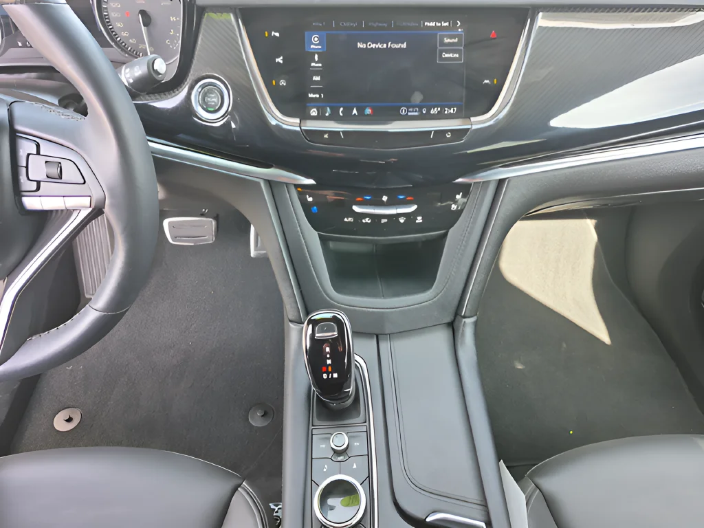 Used 2024  Cadillac Sport image 17