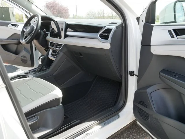 Used 2025 Pure White Volkswagen 1.5T SE image 20