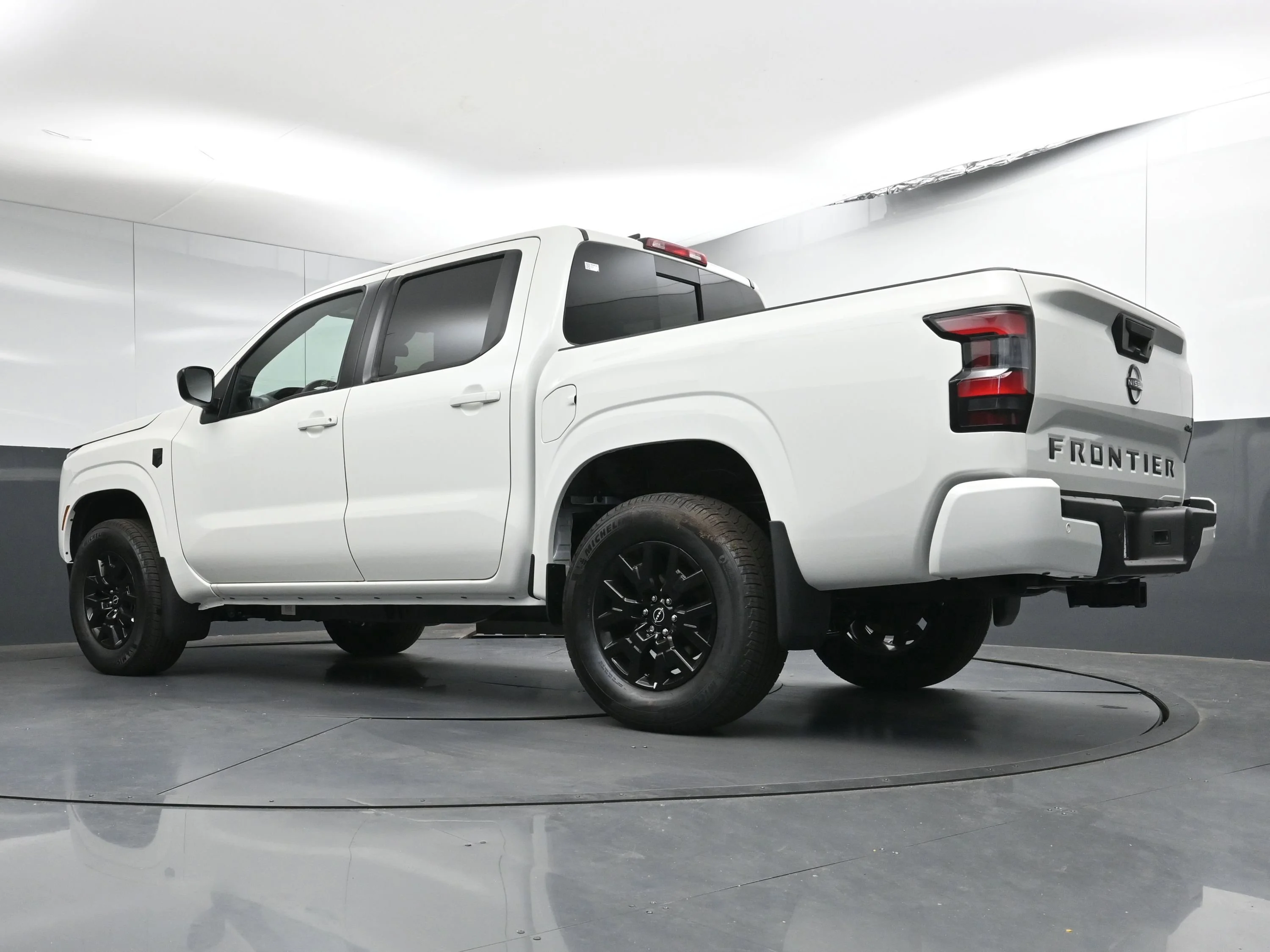 New 2026 Glacier White Nissan Crew Cab SV image 27