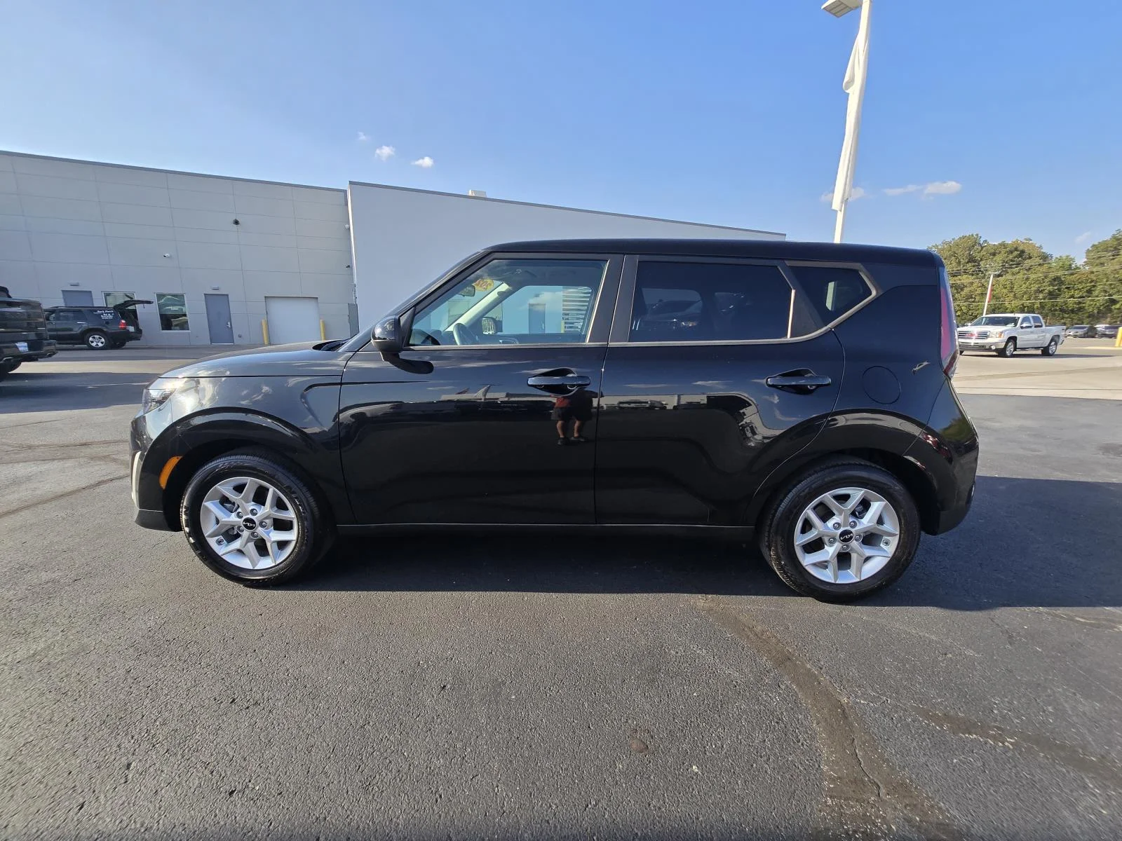 Used 2024 Black Kia LX image 4