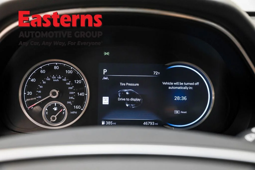 Used 2024 White Genesis 2.5T image 18