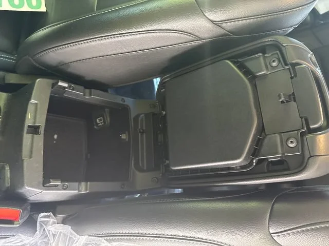Used 2022 Black Clearcoat Jeep Overland image 22