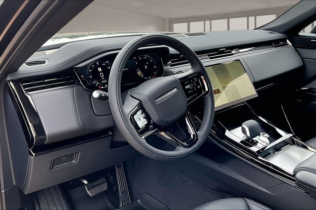 New 2026 Santorini Black LAND ROVER Dynamic SE image 6