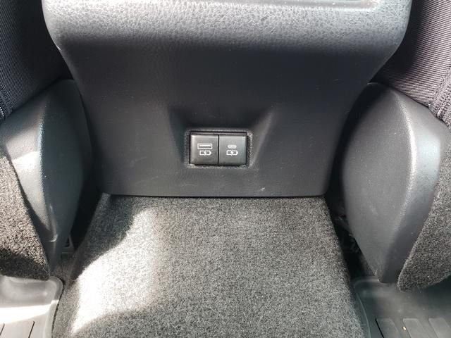 Used 2025 White Toyota LE image 13