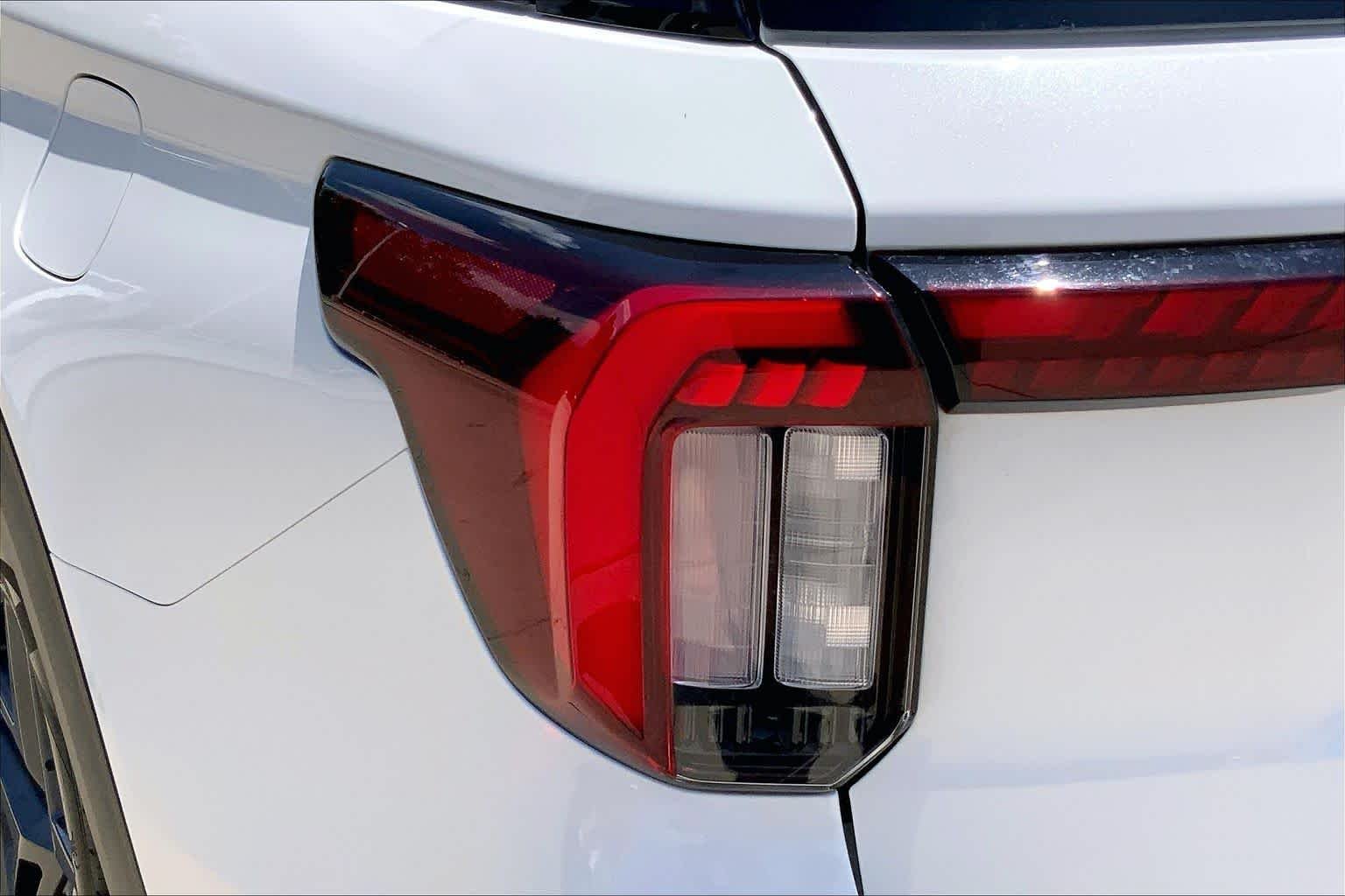 Used 2025 Star White Metallic Tri-Coat Ford ST image 26