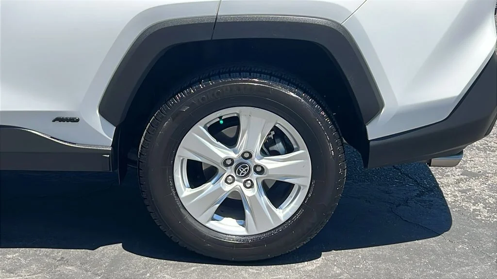 Used 2021 Super White Toyota XLE image 4