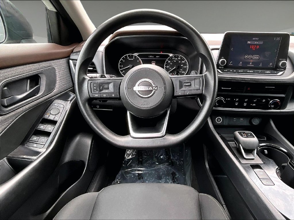 Used 2023 Glacier White Nissan S image 5