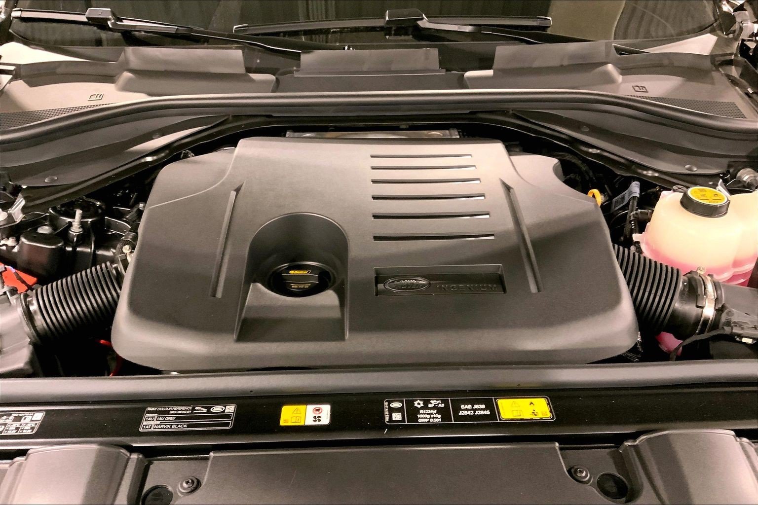 New 2027 Carpathian Grey Land Rover SE image 16
