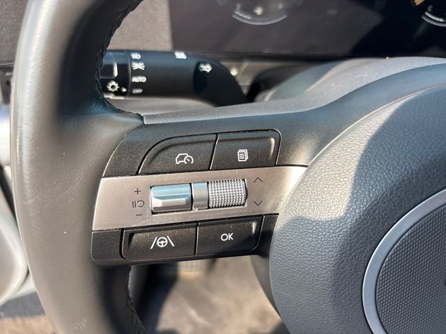 Used 2024 White Hyundai SEL image 19