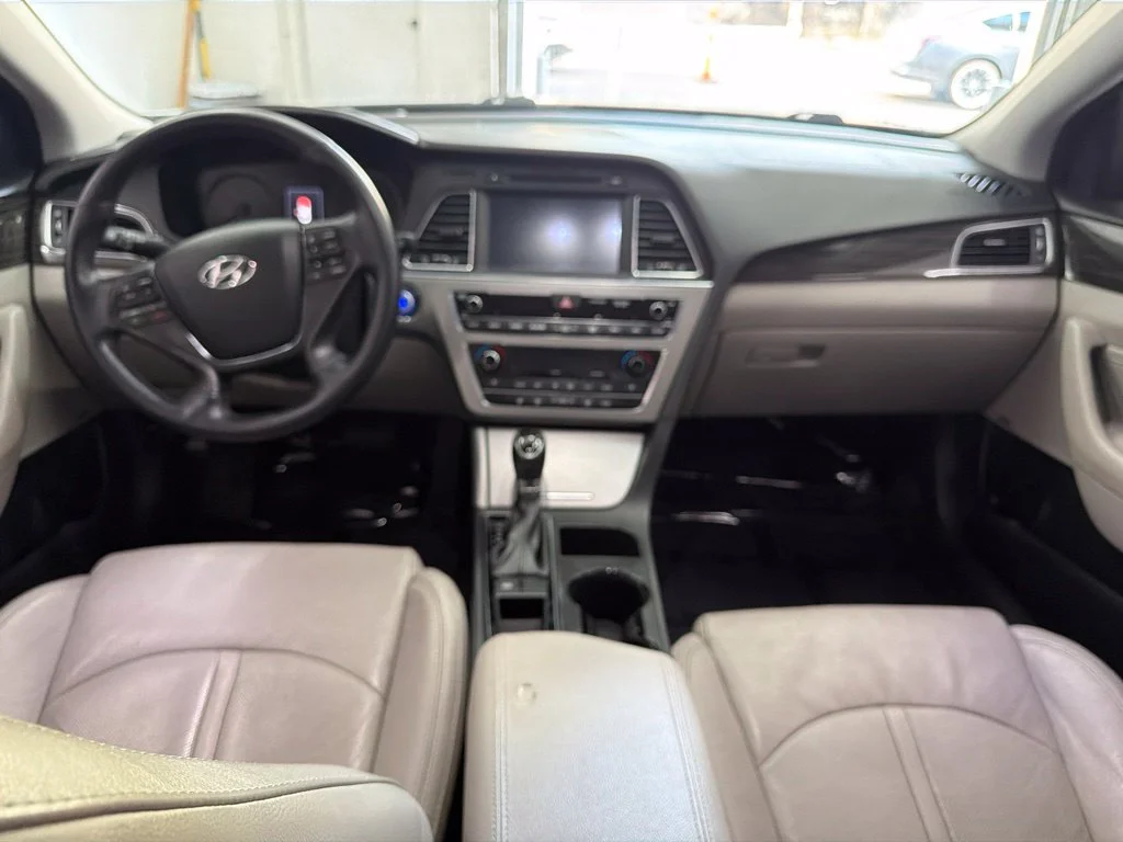 Used 2015 Silver Hyundai Limited image 26