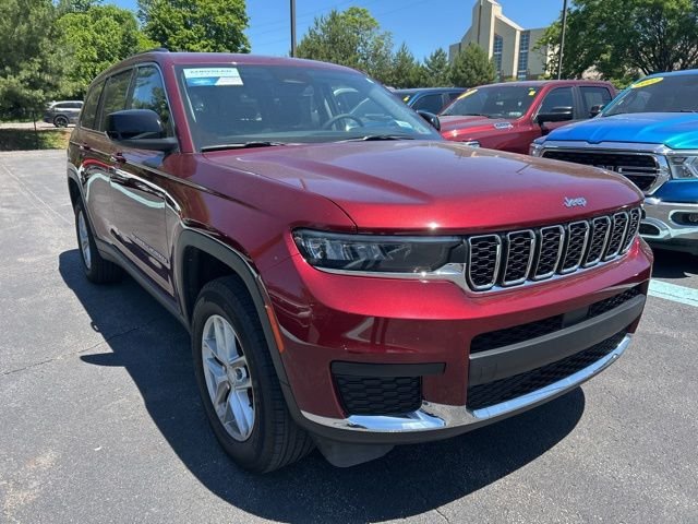 Used 2023 Red Jeep Laredo image 6