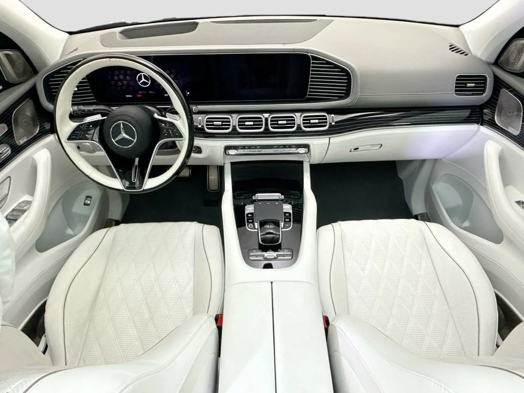 Used 2025  Mercedes-Benz Maybach GLS 600 image 13