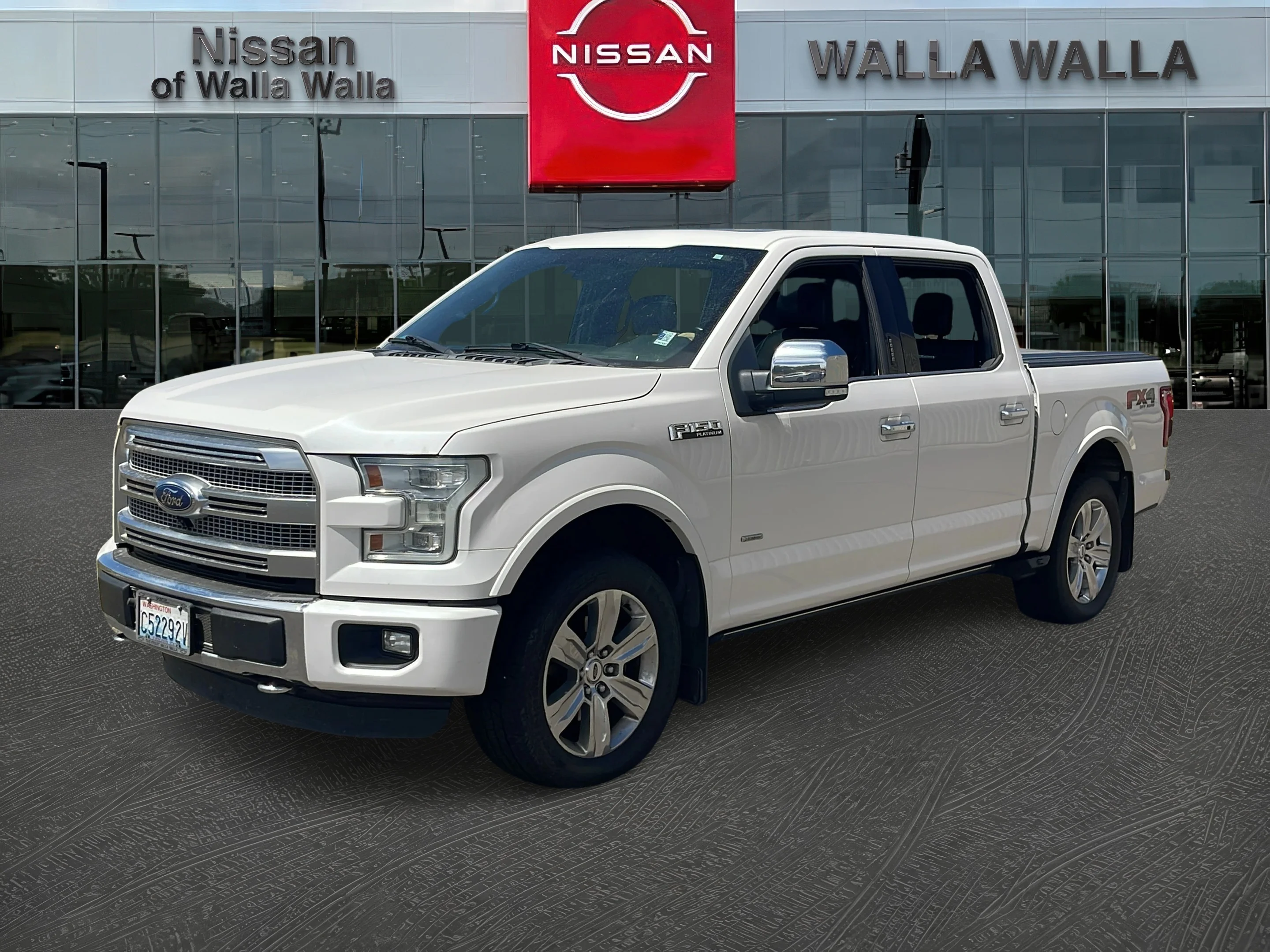 Used 2015 White Platinum Metallic Tri-Coat Ford Platinum image 3