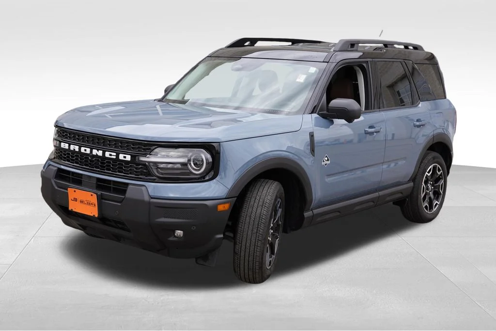 Used 2025 Azure Gray Metallic Ford Outer Banks image 11