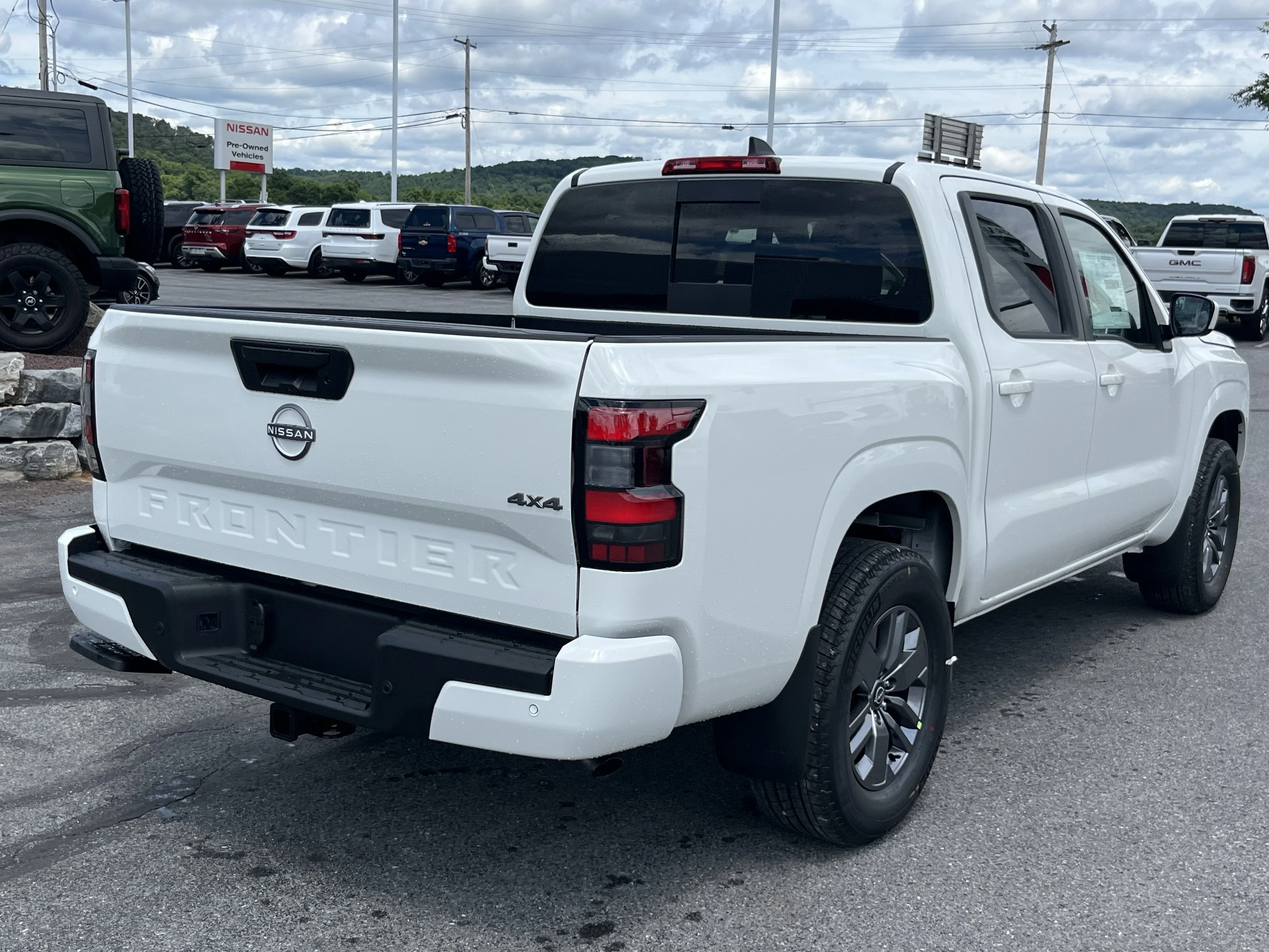 New 2026 Glacier White Nissan Crew Cab SV image 5