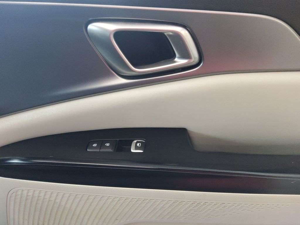 Used 2023 Blue Kia LX Seat Package image 15