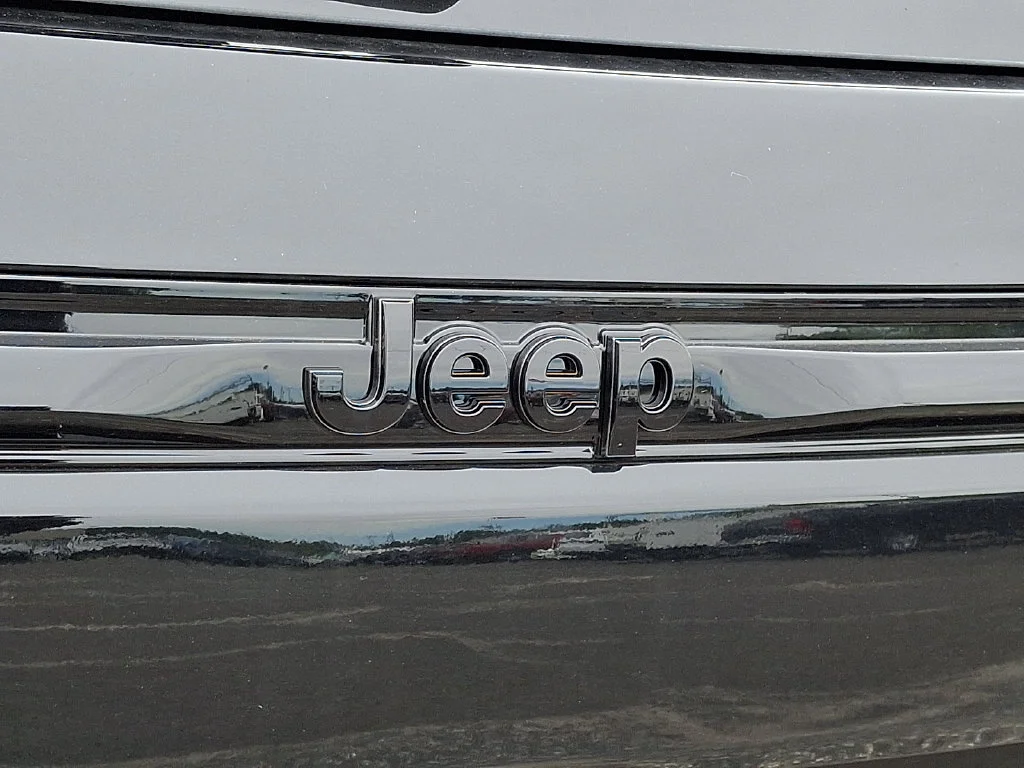 New 2026 Diamond Black Crystal Pearl-Coat Exterior Paint Jeep 85th Anniversary Edition image 22