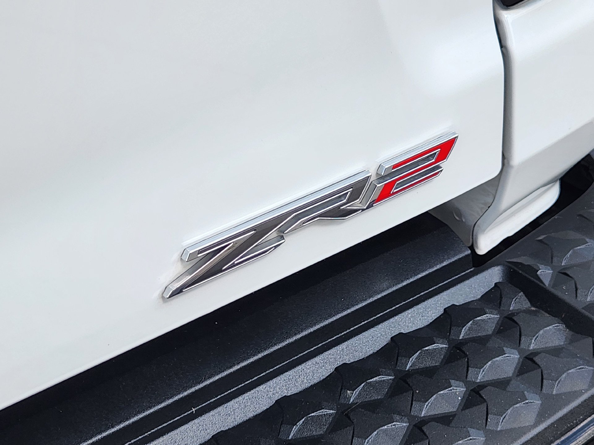 Used 2025 Summit White Chevrolet ZR2 image 14