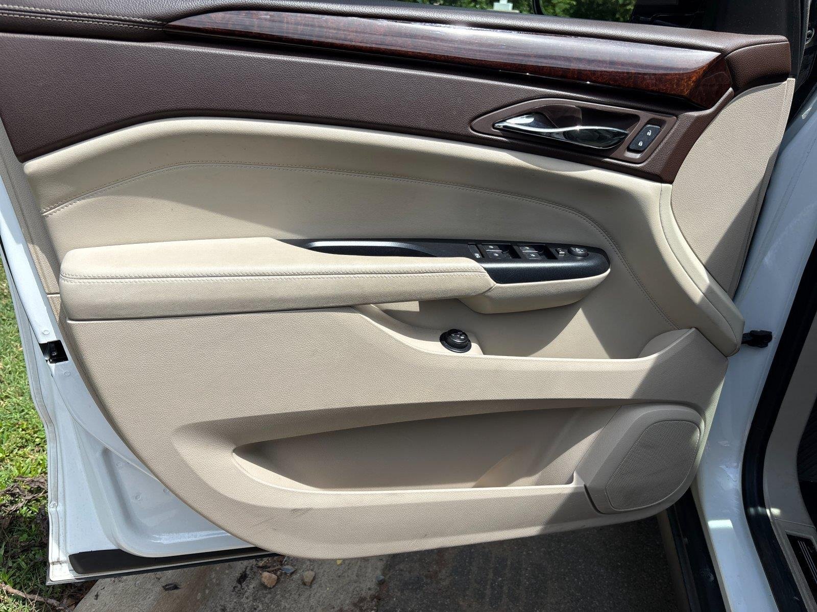 Used 2013 Platinum Ice Tricoat Cadillac Performance Collection image 12