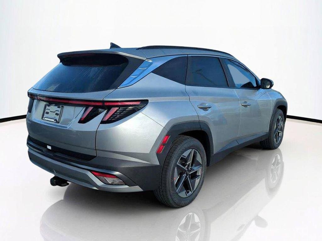 New 2026 Silver Hyundai SEL Premium FWD image 5