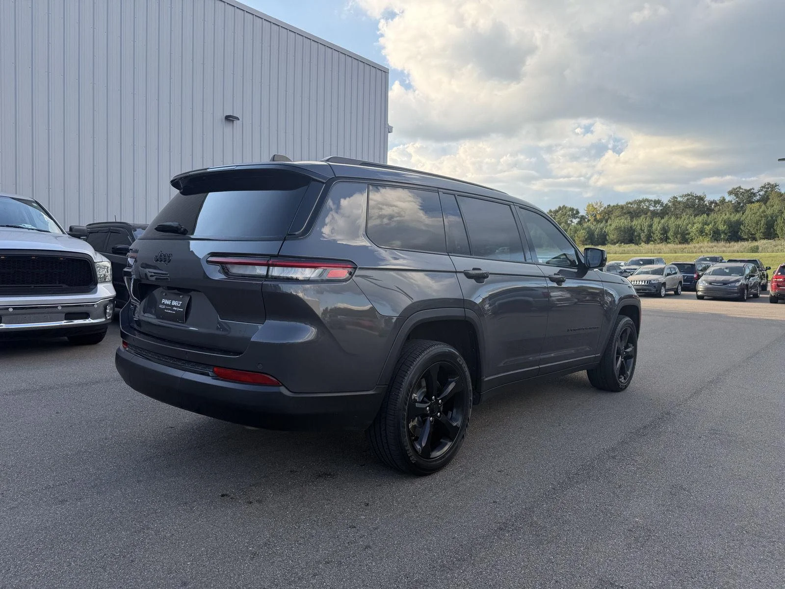 Used 2023 Baltic Gray Metallic Clearcoat Jeep Altitude image 6