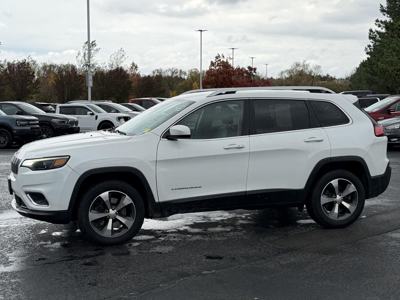 Used 2019 Bright White Clearcoat Jeep Limited image 4