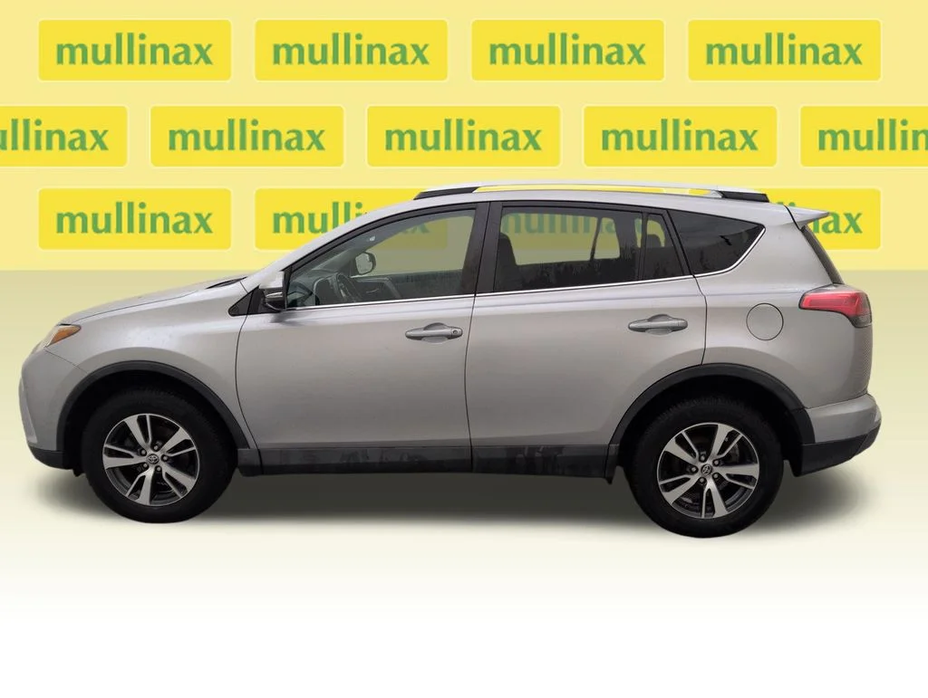 Used 2016 Silver Toyota XLE image 10