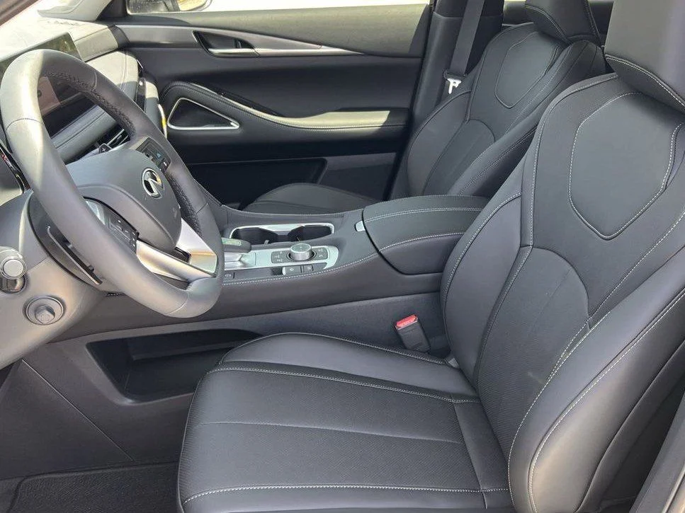 New 2027 RADIANT WHITE INFINITI Luxe FWD image 21